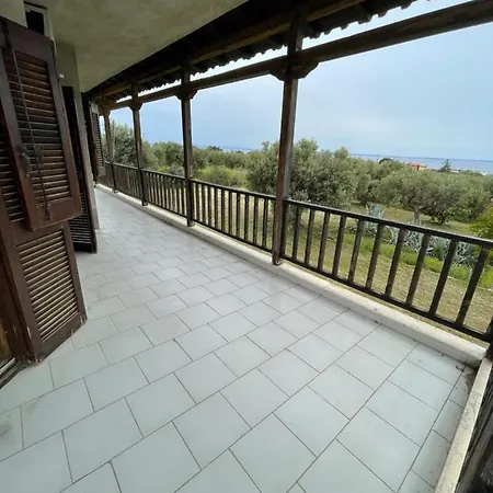 House With Private Space Near Village Vakantiehuis Gerakini