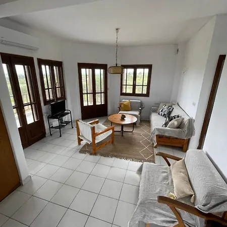 House With Private Space Near Village Holiday home